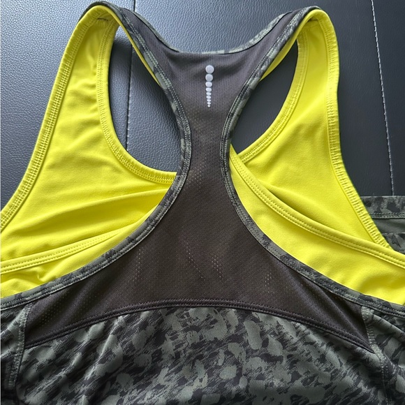 Athletic works workout tank top with built in bra size small ( S ) - Picture 5 of 5